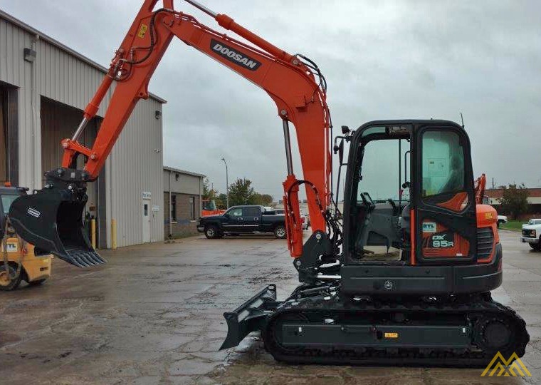18,000 lb. Doosan DX85R-3 Hydraulic Excavator 0