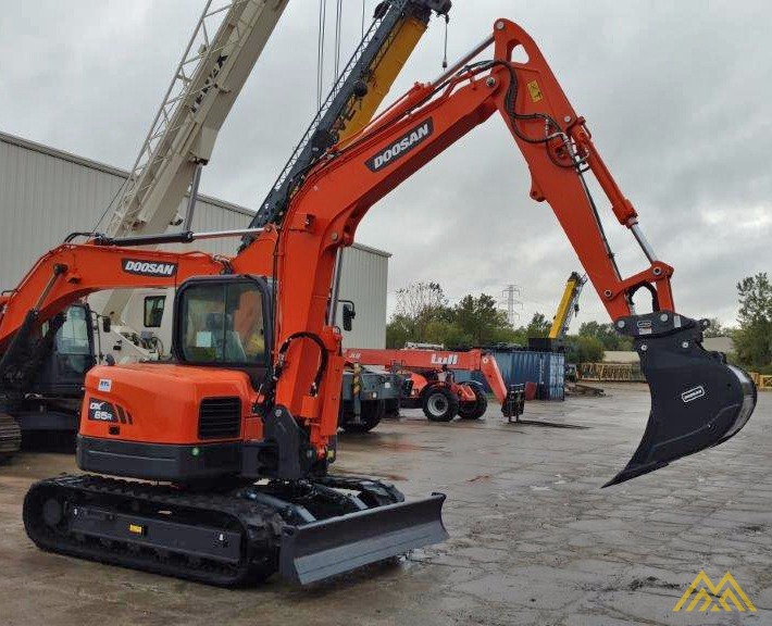 18,000 lb. Doosan DX85R-3 Hydraulic Excavator 4