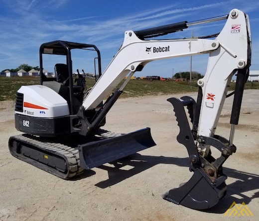 4,600 lb. Doosan E42 Mini Excavator 0