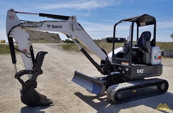 4,600 lb. Doosan E42 Mini Excavator 1