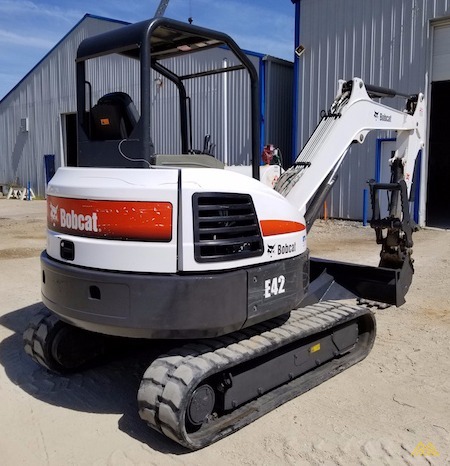 4,600 lb. Doosan E42 Mini Excavator 3