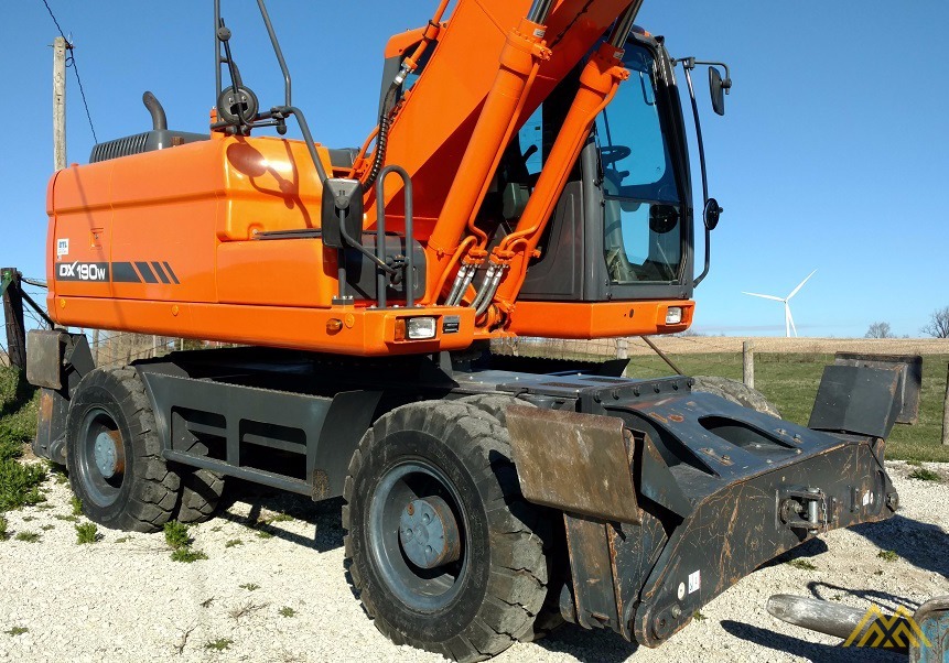 40,000 lb. Doosan DX190W Wheeled Excavator 0