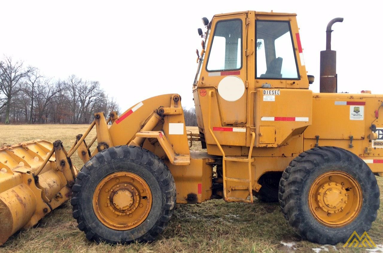 CAT 920 Wheel Loader 1
