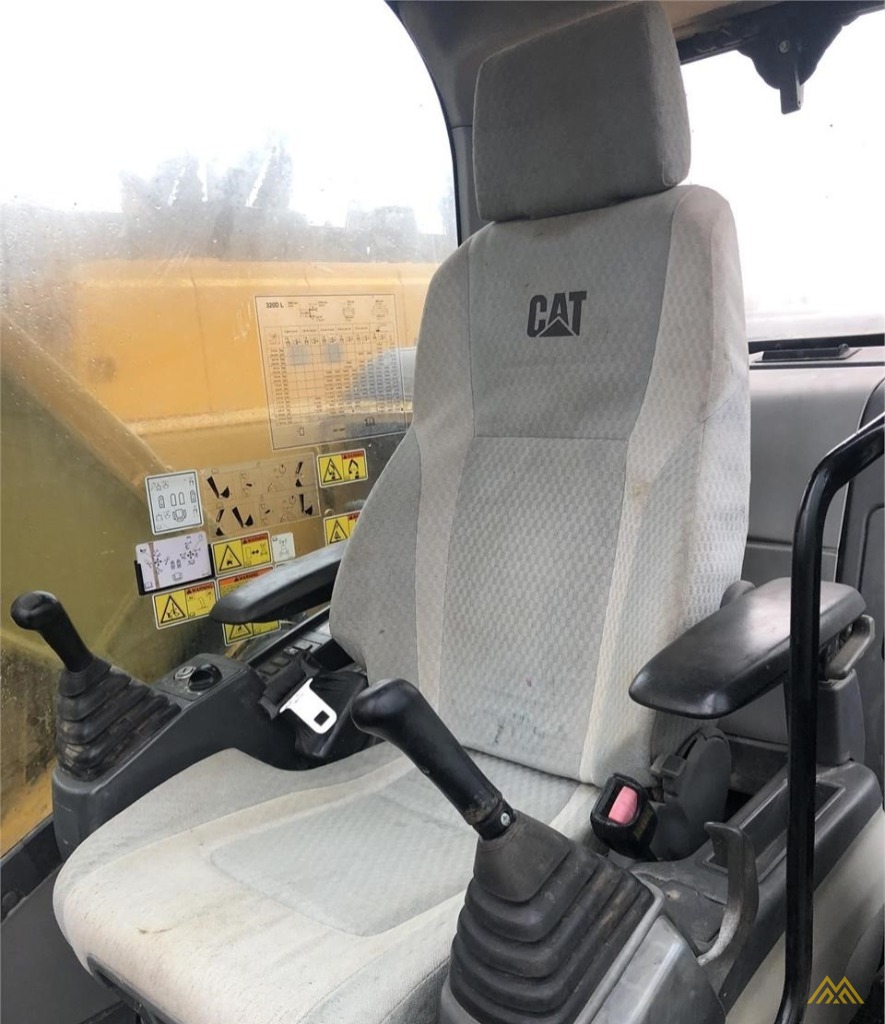 Caterpillar 320D Track Mounted Excavator 2