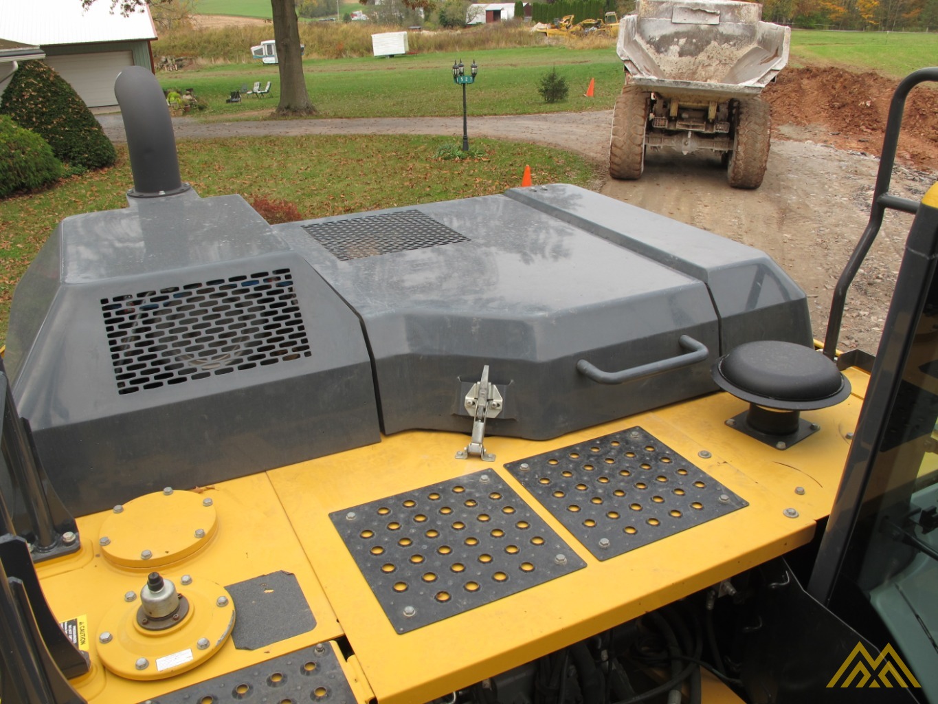 DEERE 210G LC Excavator 2