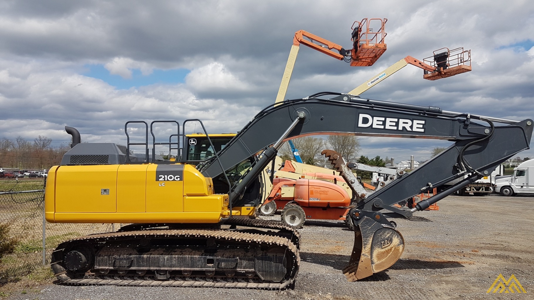 DEERE 210G LC Excavator 3