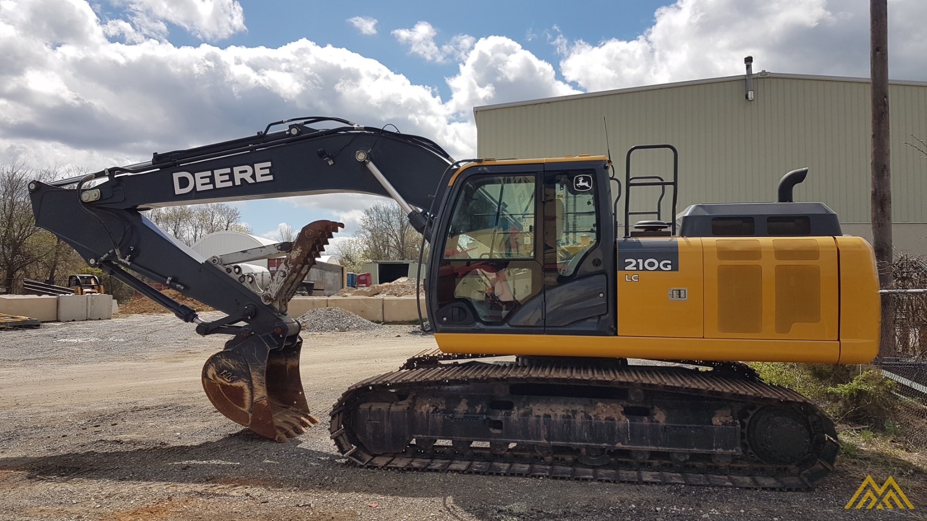 DEERE 210G LC Excavator 4