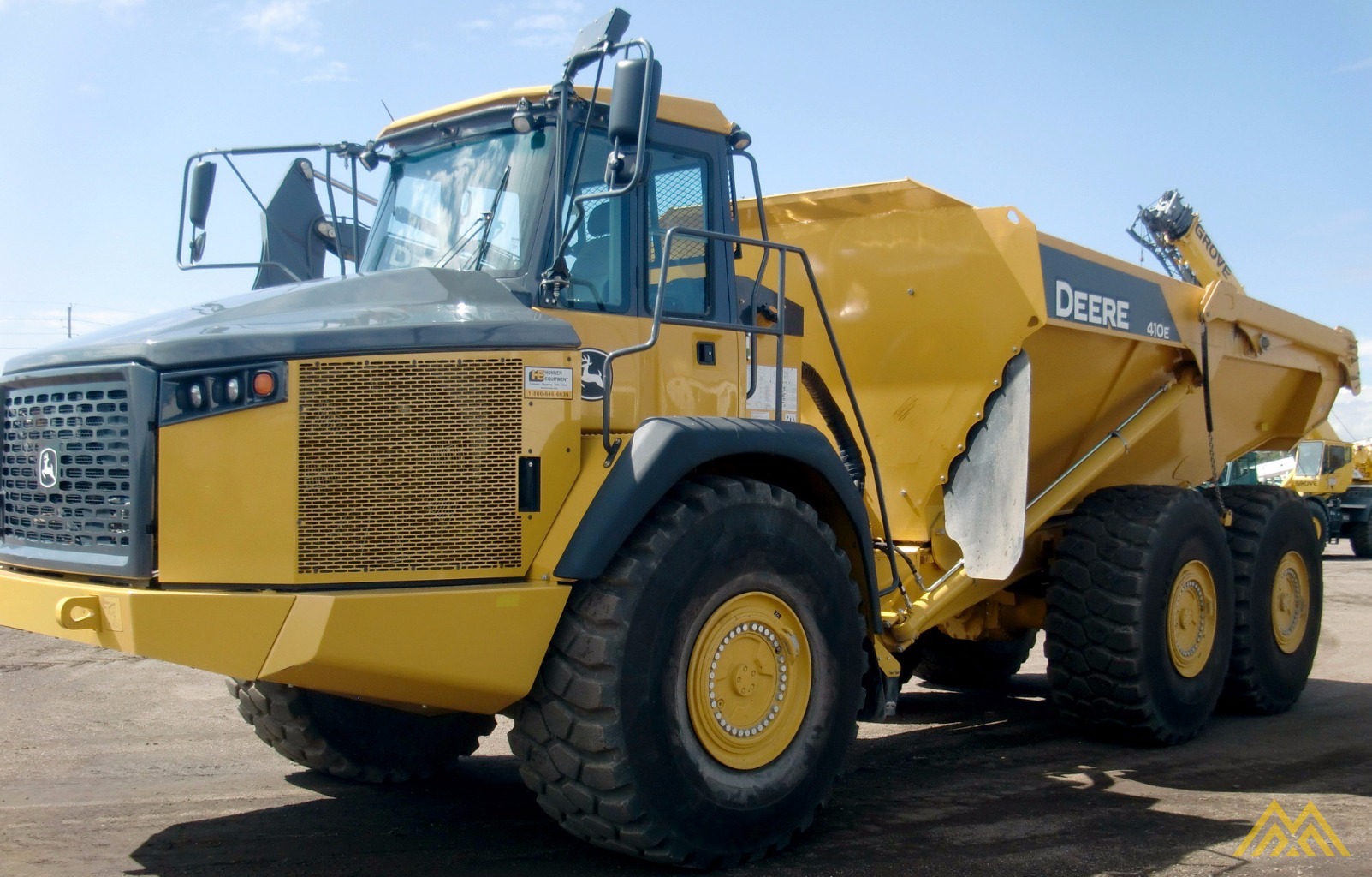 Deere 410E Articulating Dump Truck in Idaho Falls. 1