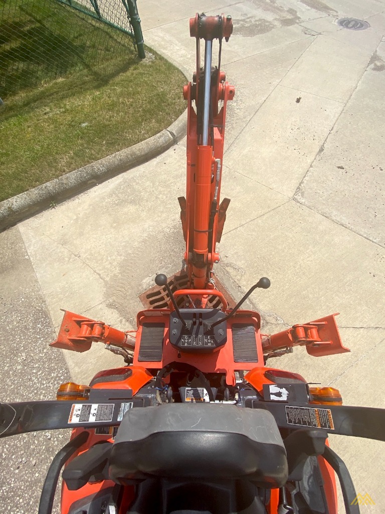 Kubota BX23S Tractor Loader Backhoe  10