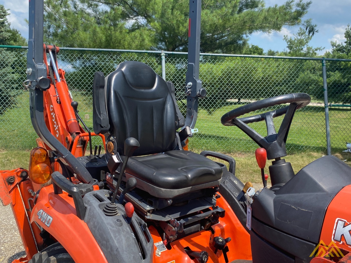 Kubota BX23S Tractor Loader Backhoe  9