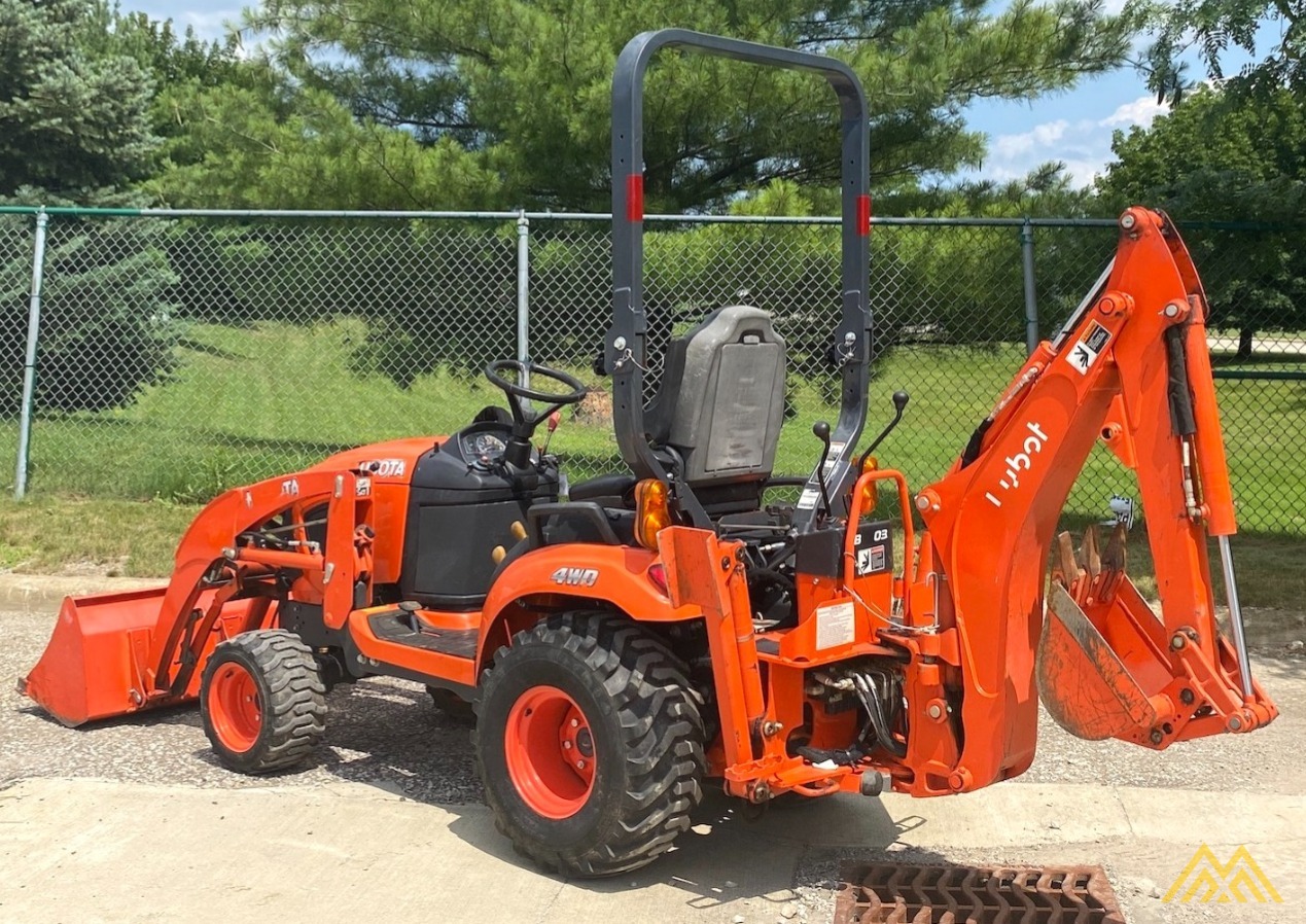 Kubota BX23S Tractor Loader Backhoe  6