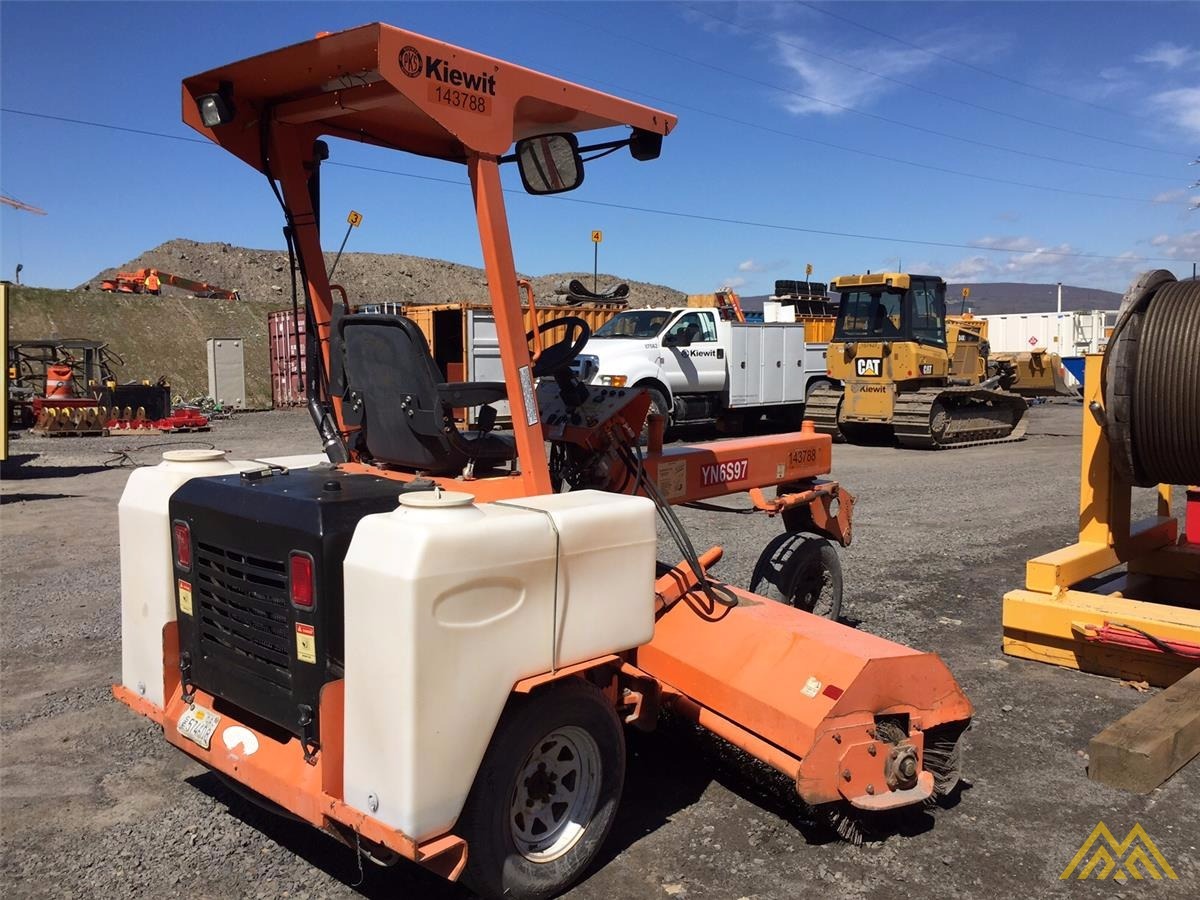 Lay-Mor 8HC Sweeper Broom in Pennsylvania 3