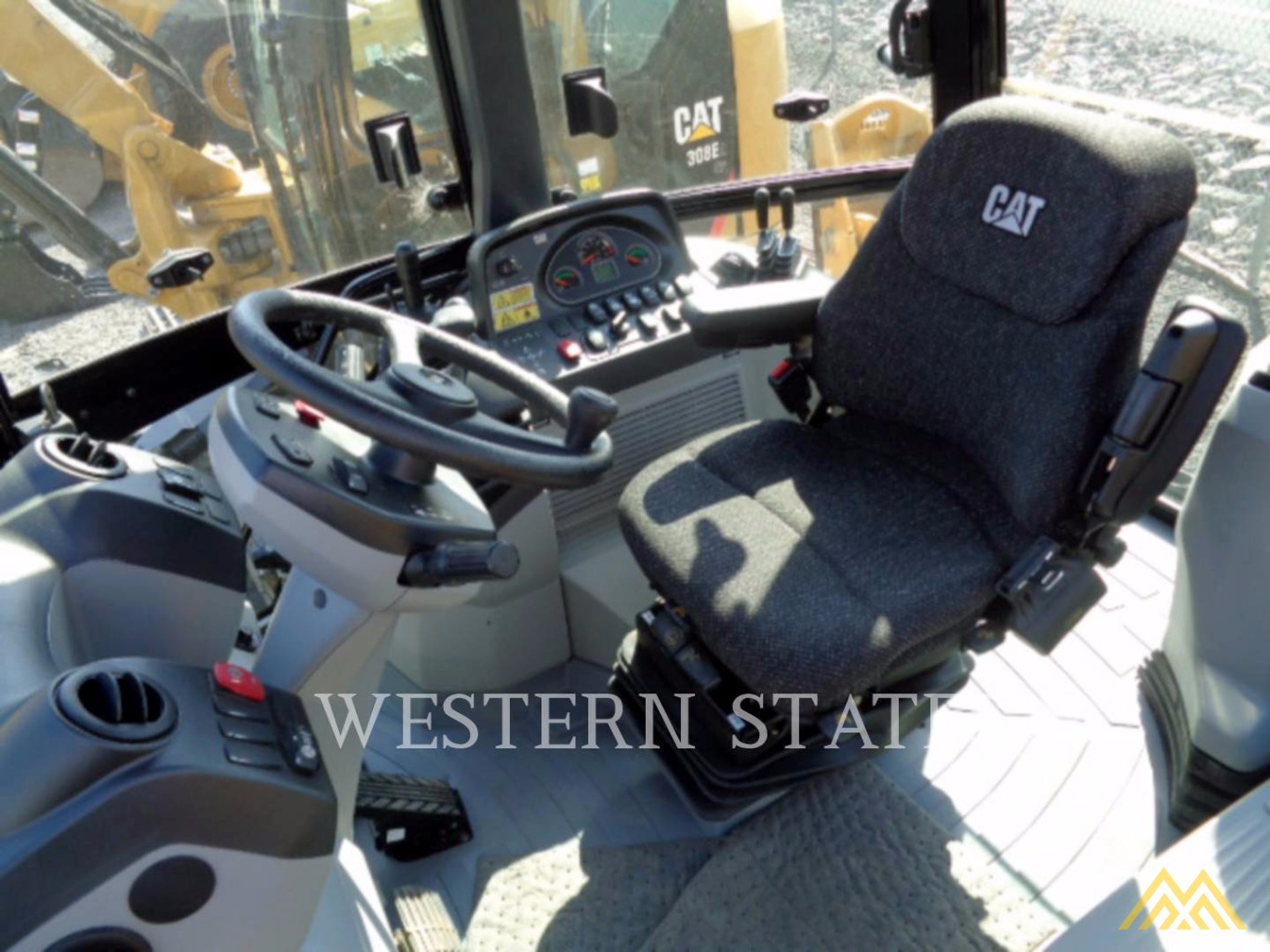 Low Hours on CAT 420F ST Backhoe Loader 3