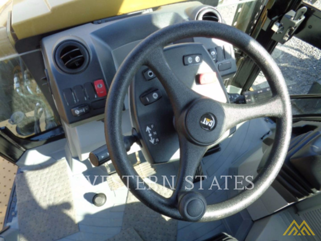 Low Hours on CAT 420F ST Backhoe Loader 4