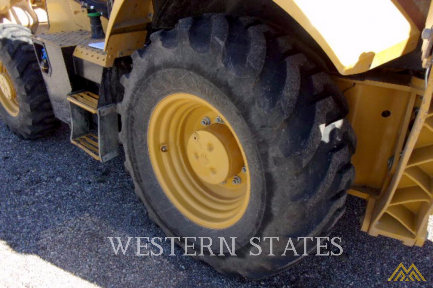 Low Hours on CAT 420F2 IT Backhoe Loader 4