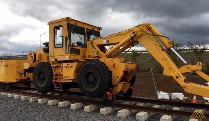 Swingmaster SL180-20 20,000 lb capacity Swing Loader 2