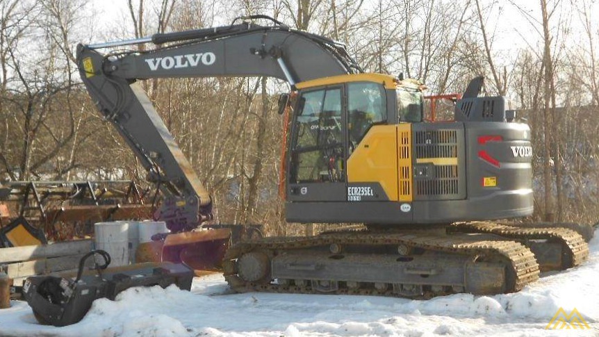 Volvo ECR235EL Compact Excavator 1